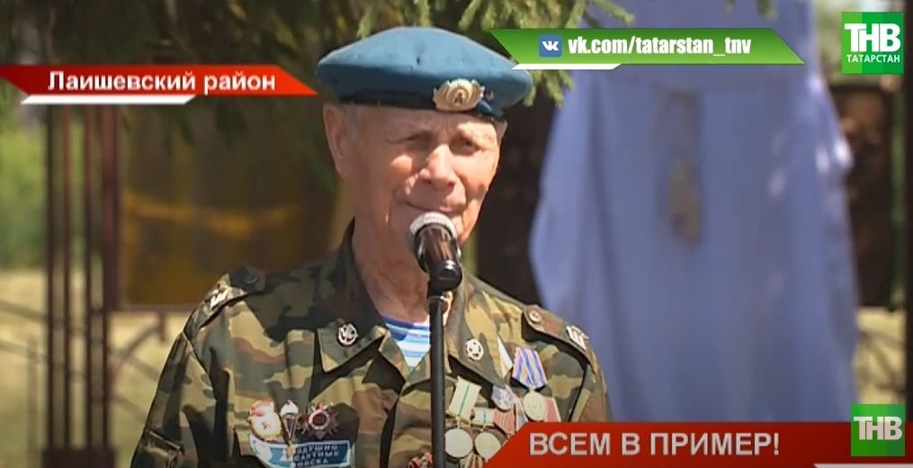 В Лаишевском районе 96-летний ветеран прыгает с парашютом - видео