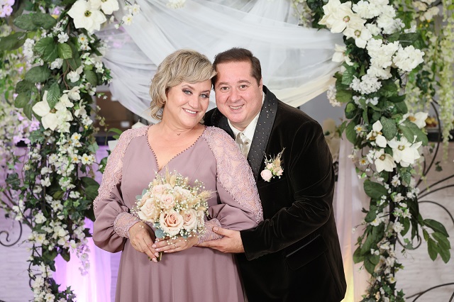 Счастливые и влюбленные: молодожены Винарис Илъегет и Лилия Хамитова поделились шикарными свадебными снимками