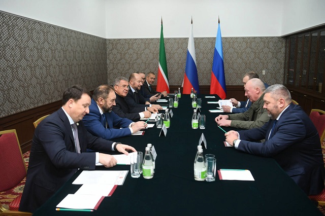 Раис РТ обсудил восстановление Лисичанска и Рубежного с главами городов