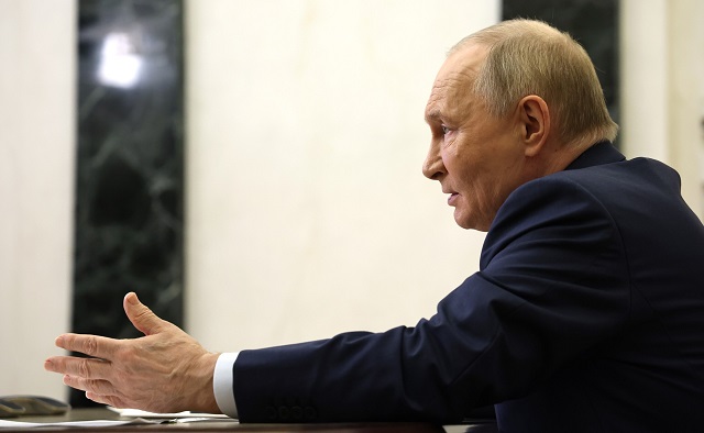 Президент РФ: поддержка семей должна увеличиваться на каждого следующего ребенка