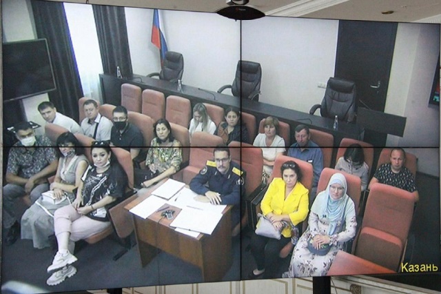 Двое пострадавших в бойне в казанской гимназии детей продолжают лечение в Москве