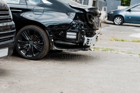 В Казани столкнулись такси Hyundai Solaris и Lada Priora (ВИДЕО)
