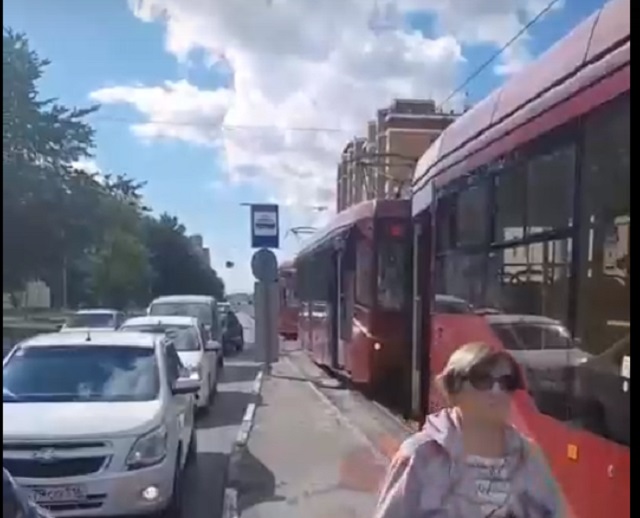 Движение трамваев приостановлено в Казани из-за ДТП на Ершова – видео