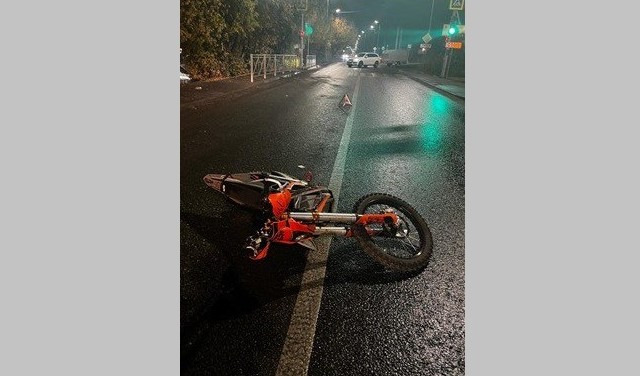 32 нарушения ПДД: в Казани 19-летний водитель питбайка опрокинулся на высокой скорости