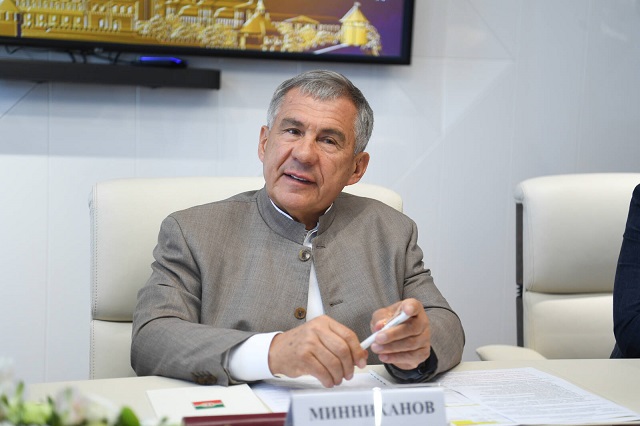 Минниханов присвоил двум компаниям РТ звание «Предприятие трудовой доблести»