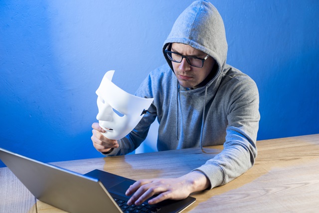 Рособрнадзор предупредил о мошенниках, продающих фальшивые варианты ЕГЭ