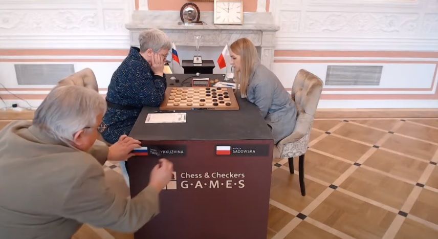 Видео: на ЧМ по шашкам у гроссмейстера из Челнов сняли со стола российский флаг