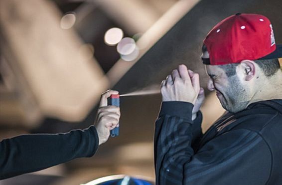 В Челнах пассажир получил от таксиста пинки и порцию жгучего перца