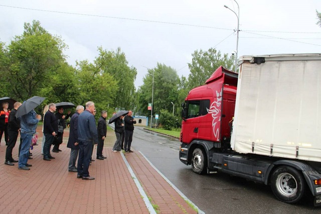 Медикаменты, автомобили, квадрокоптеры и утеплители: 24 тонны гумпомощи доставили из Заинска в зону СВО