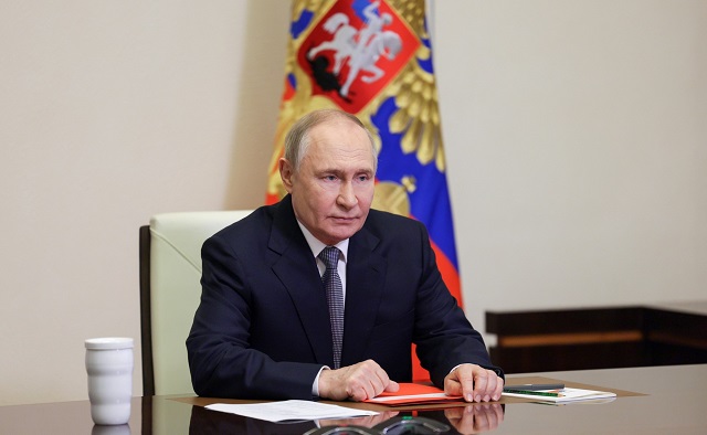 Путин разрешил лицам без гражданства служить в ВС РФ по контракту