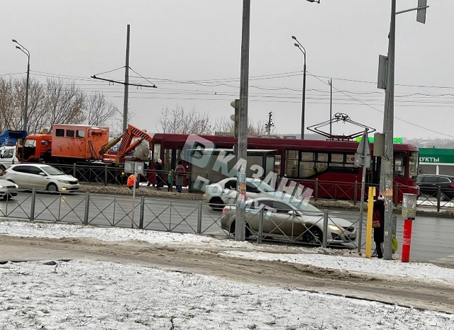 В Казани очередной трамвай сошел с рельсов