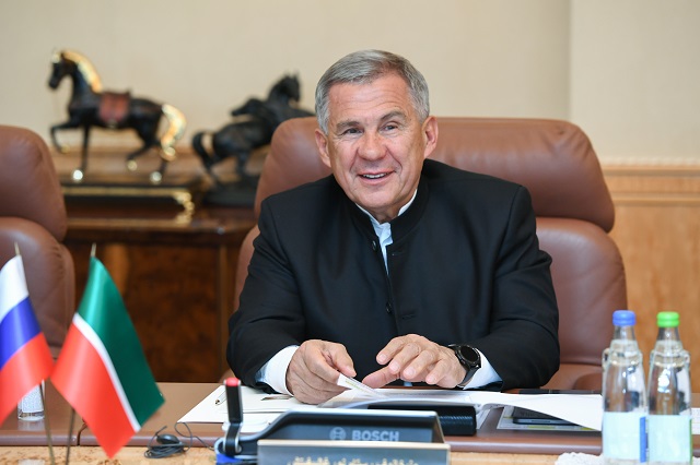 Минниханов учредил еще одну языковую комиссию при президенте Татарстана