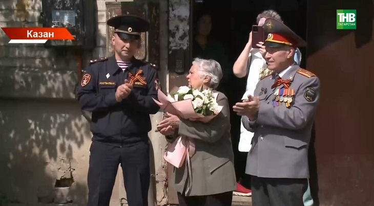 Татарстанда Җиңү көне алдыннан ветераннарның йортлары каршында парадлар башланып китте