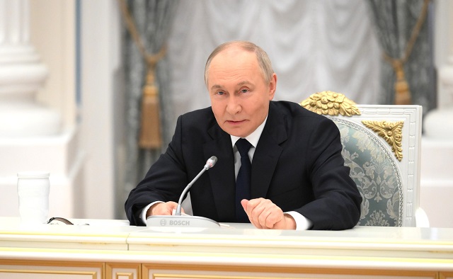 Путин: Россия не будет создавать особые условия для возвращения «Макдоналдса»