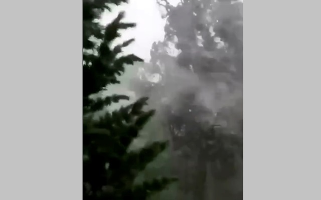 Мегаливень накрыл Москву: в сети появились эффектные кадры урагана, накрывшего столицу 