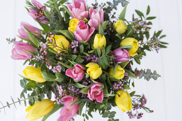 Эксперты раскрыли секреты выбора идеальных цветов к 8 марта