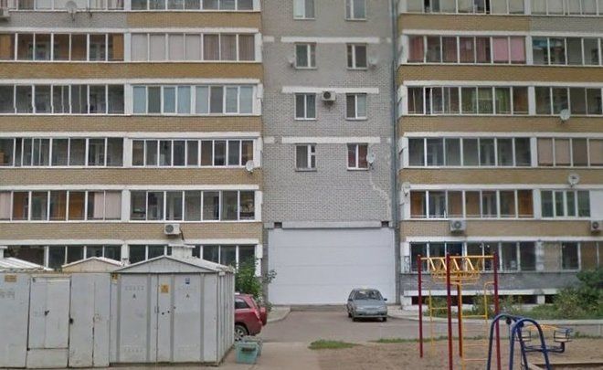 Прокуратура обязала снести известный в Челнах гараж в арке жилого дома