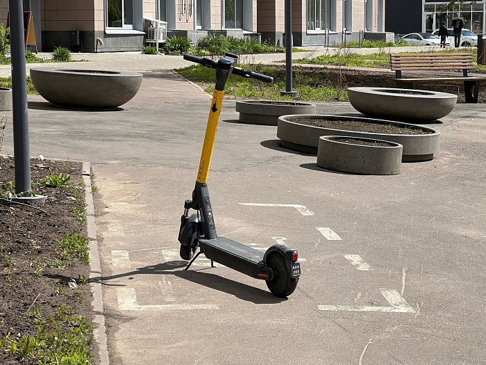 16 яшьлек үсмер Land Rover машинасы астына кергән