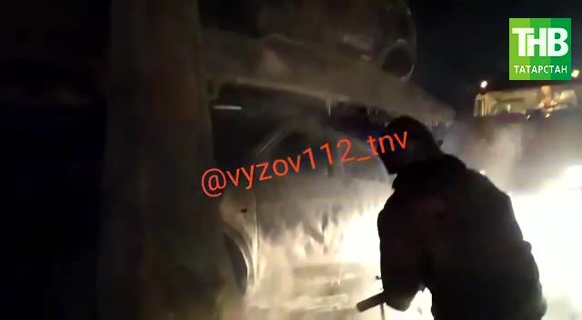 В Татарстане на трассе сгорел автовоз с новыми машинами