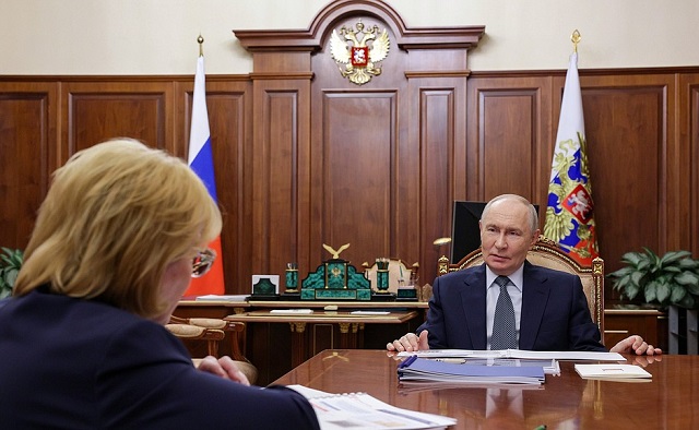 Путин рассказал, что его отец много лет был донором крови