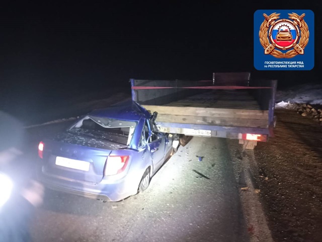Стали известны подробности смертельного ДТП с влетевшей в грузовик «Ладой» на трассе в РТ