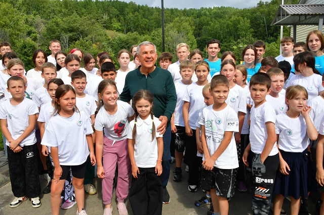 Минниханов посетил отремонтированный детский лагерь в Бавлинском районе