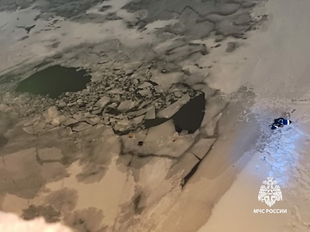 Двое мужчин на снегоходе провалились под лед Казанки в столице РТ