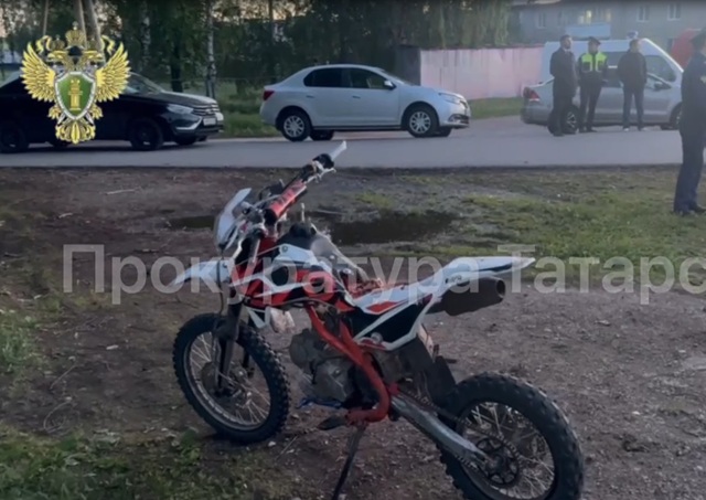 В Татарстане 14-летняя девочка за рулем питбайка врезалась в столб и погибла