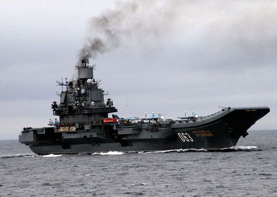 В Мурманской области горит единственный авианосец России