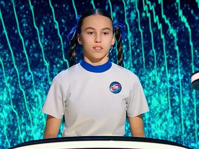 Школьница из Казани Карина Матыгуллина приняла участие в телевикторине «Умнее всех»