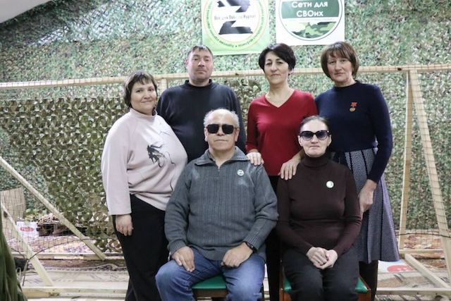 Волонтеры Нурлата сплели более 60 маскировочных сетей для бойцов СВО