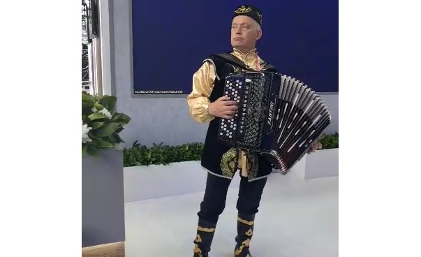 Екатеринбургтагы ИННОПРОМ сәнәгать күргәзмәсе татар моңнары белән башланды