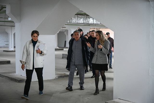 Минниханов осмотрел будущую площадку Центра народно-художественных промыслов и мастеров в казанском ЦУМе