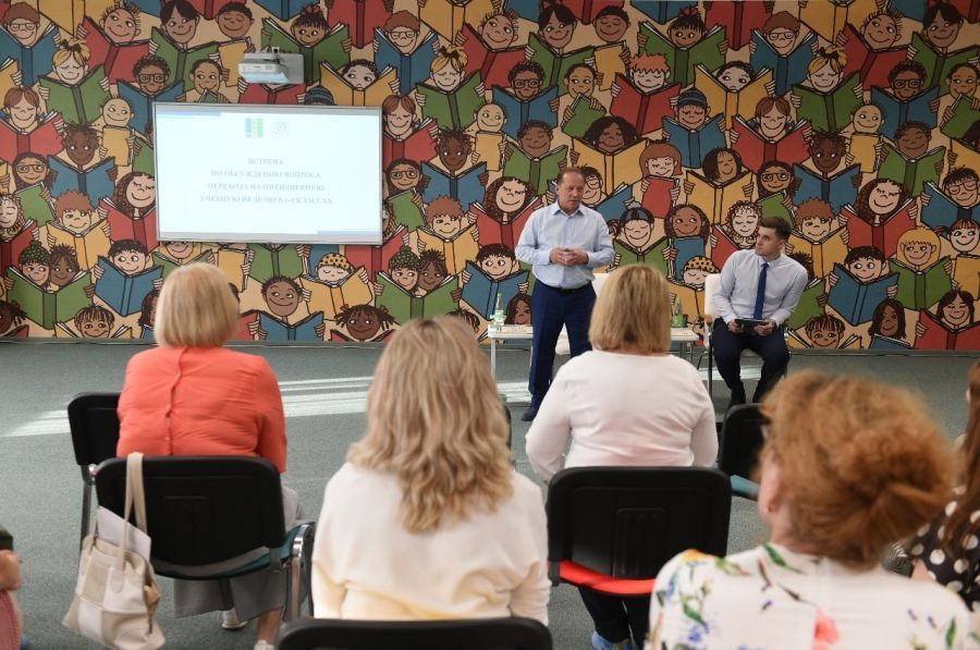 Түбән Камада биш көнлек уку атнасына күчү турында фикер алыштылар