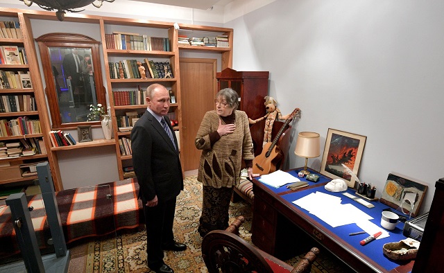 Песков: Путин знает и любит творчество Высоцкого