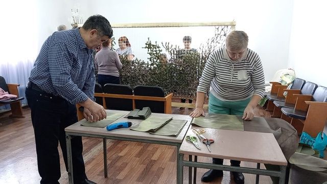 «Вместе мы сила»: сельчане Ютазинского района РТ плетут масксети в зону СВО