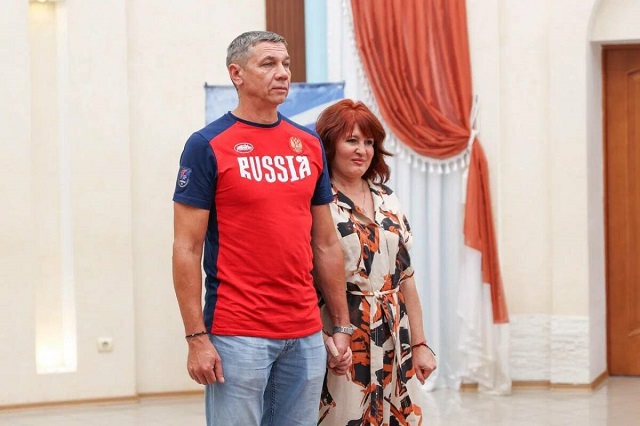 Участник СВО с супругой отметили серебряную свадьбу в Альметьевске