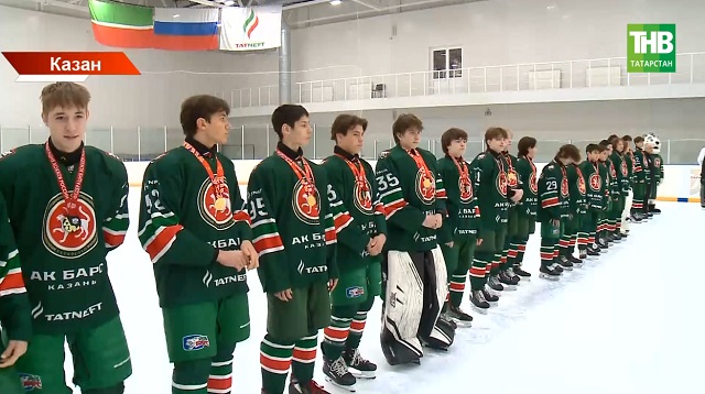 Казанда Рөстәм Миңнеханов "Ак Барс"ның яшьләр командасы белән очрашты