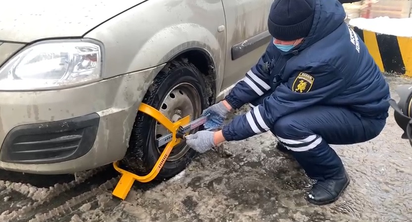 Казанда, номерын салдырып алып, түләүле парковкада калдырылган автомобльләргә блок куя башлаячаклар