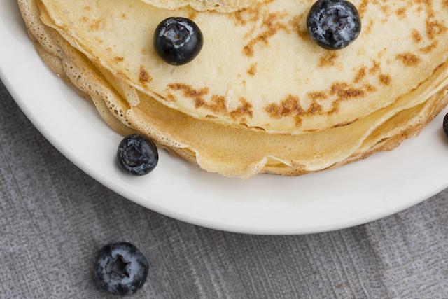 Жителям Татарстана рассказали о самых вредных начинках для блинов