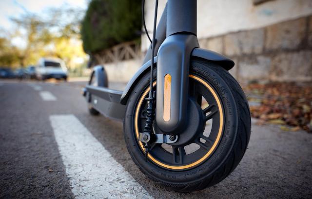 В мэрии Казани назвали неприемлемым хаотичный прокат самокатов