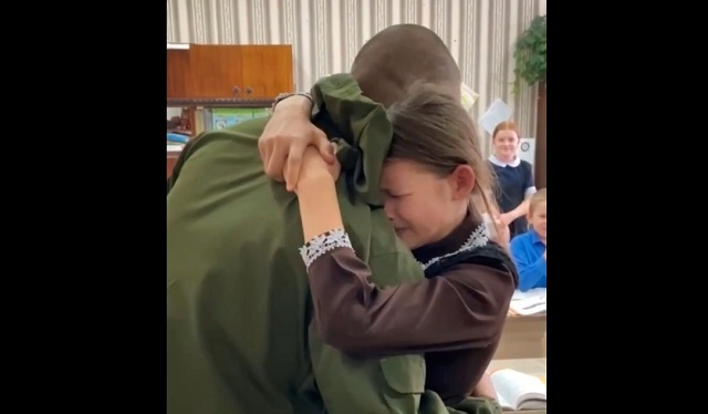 Вернувшийся из зоны СВО мобилизованный татарстанец сделал сюрприз своим дочкам