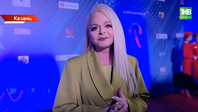 Вечер Ларисы Долиной: чем удивил второй день «Новой волны» в Казани