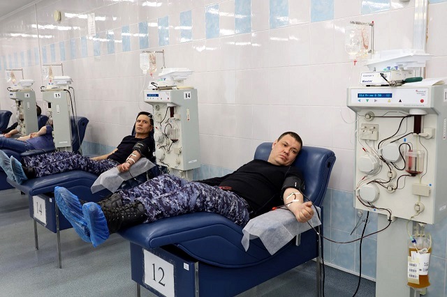 В Казани сотрудники Росгвардии приняли участие в донорской акции по сдаче плазмы крови