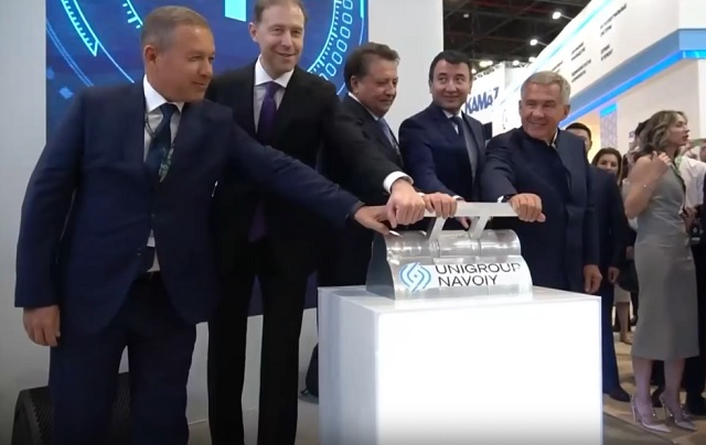 Минниханов принял участие в промышленной выставке «Иннопром. Центральная Азия» в Узбекистане