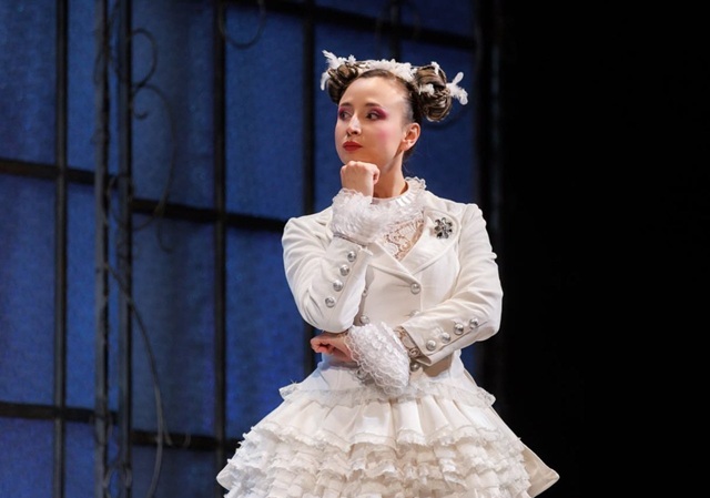 «Театр – это машина времени»: Кристина Андреева о тернистом актерском пути, познании Качаловской сцены и главном в профессии