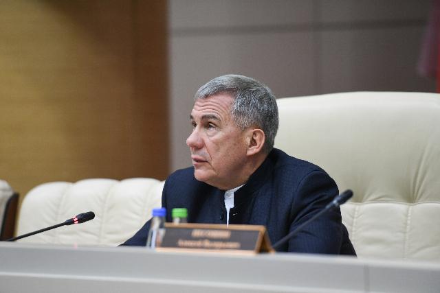 Рустам Минниханов запретил отменять ограничения из-за коронавируса