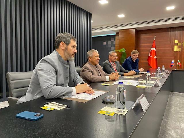 Рустам Минниханов обсудил сотрудничество с главой Минпрома Турции