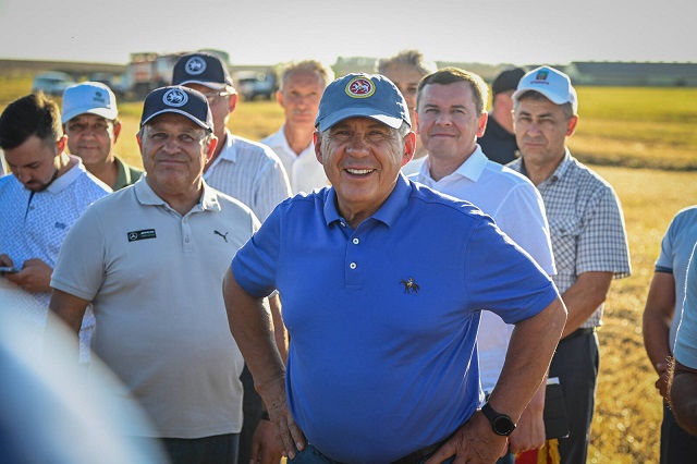 Минниханов оценил ход уборки урожая в Кукморском районе Татарстана