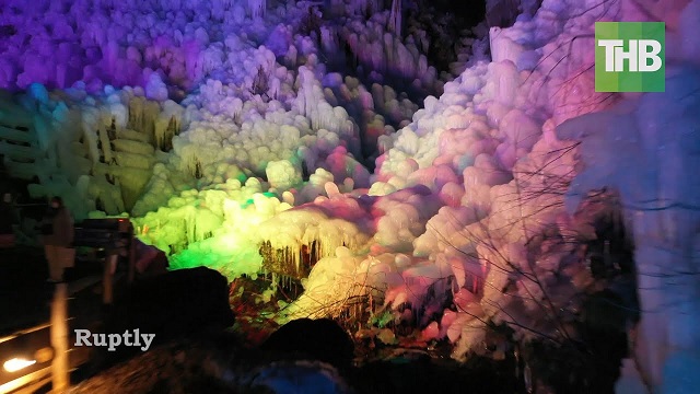 «Ледяная страна чудес» обворожила сотни туристов в Японии — видео